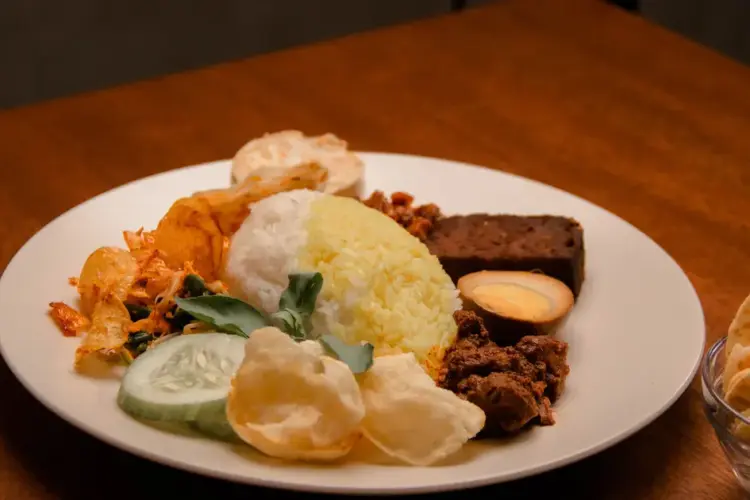 Rendang Sapi Hitam - Kuliner Nusantara
