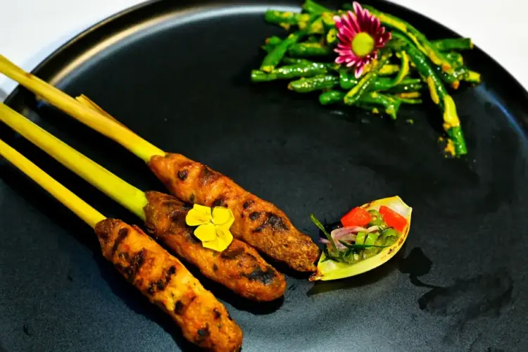 Sate Lilit Ayam - Kuliner Nusantara